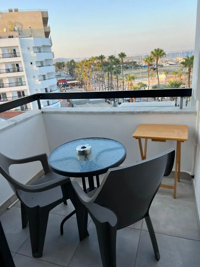 لارنكا See To Sea Lux Suite Finikoudes Beach شقة