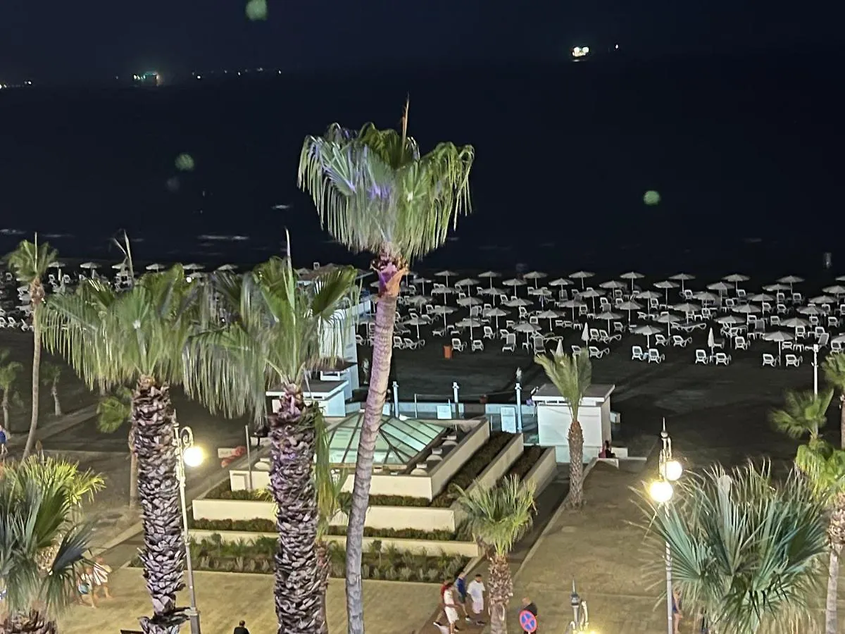 لارنكا See To Sea Lux Suite Finikoudes Beach قبرص